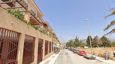 INMUEBLE OCUPADO  VIVIENDA UNIFAMILIAR EN RESIDENCIAL CON PISCINA EN VÉLEZMÁLAGA