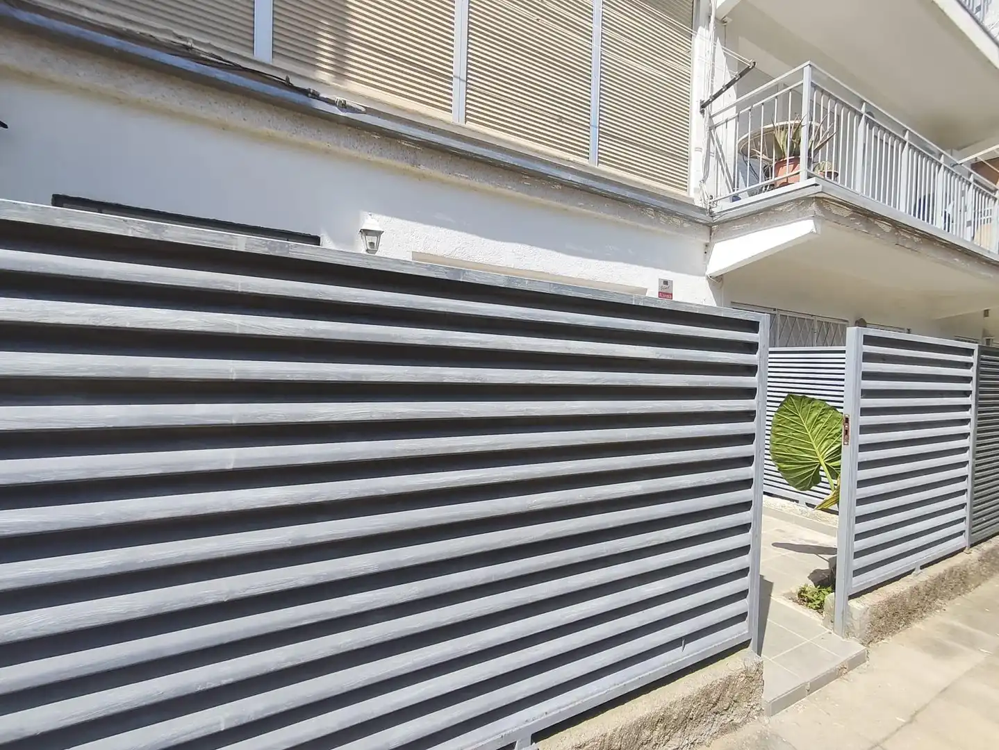 Vista exterior de Pis en venda en Santa Susanna amb Terrassa i Piscina comunitària