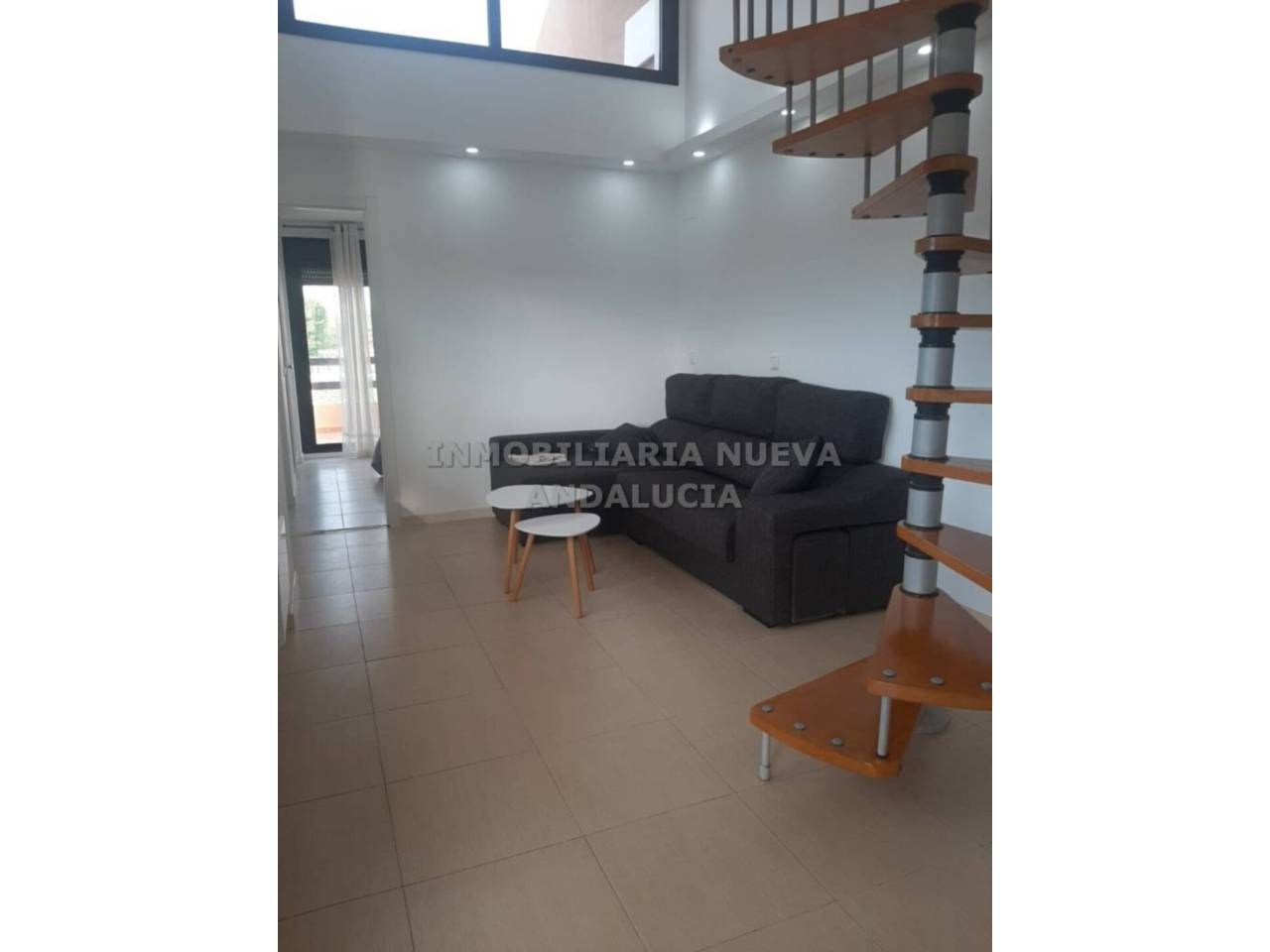 Sala d'estar de Dúplex de lloguer en  Almería Capital amb Aire condicionat, Terrassa i Moblat