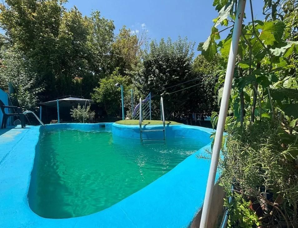 Piscina de Casa adosada en venda en Cáceres Capital amb Jardí privat, Terrassa i Traster