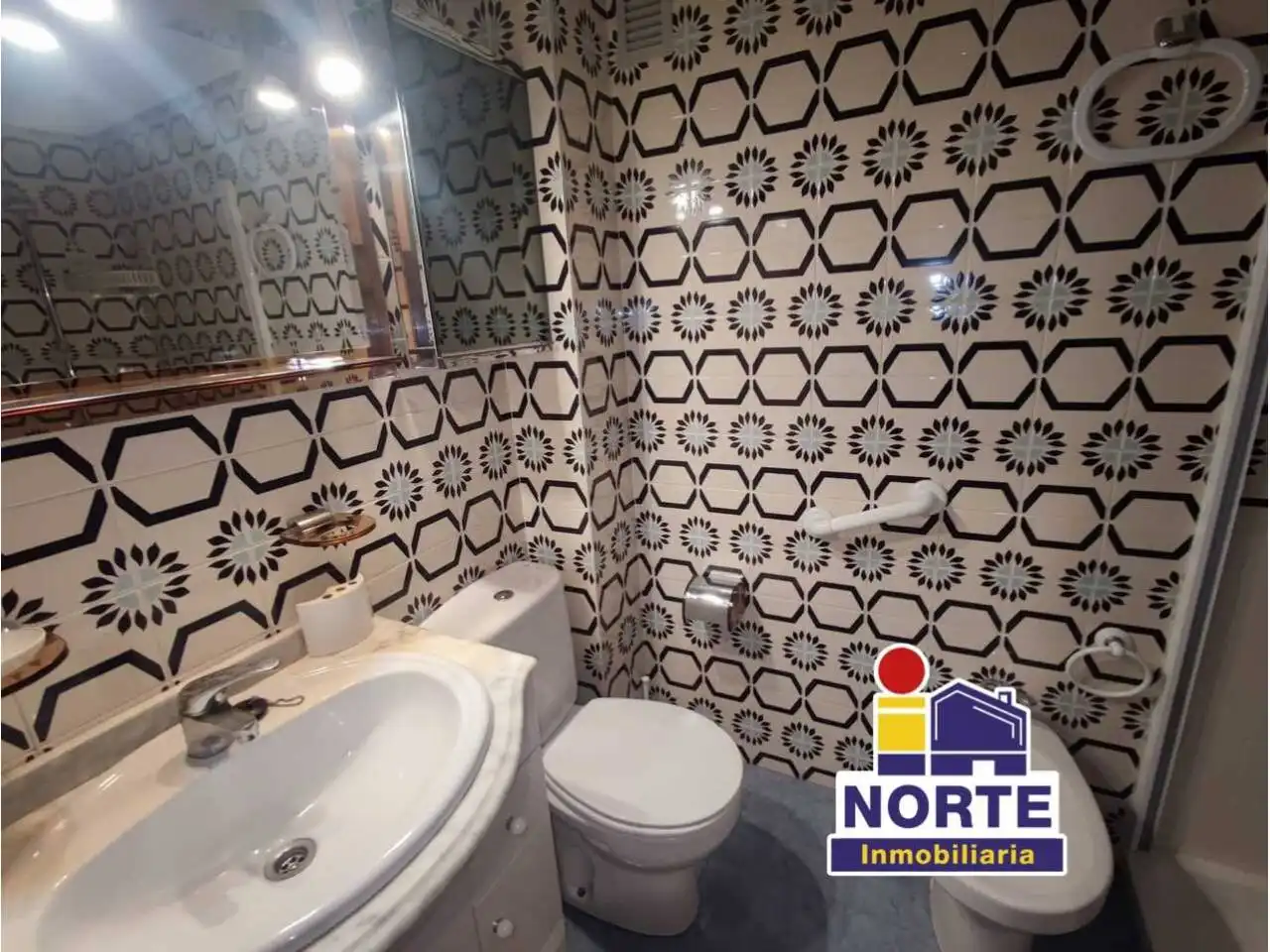 Baño de Piso en venta en Alcoy / Alcoi con Aire acondicionado, Calefacción y Amueblado