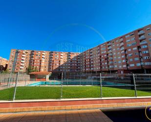 Vista exterior de Pis en venda en Cuenca Capital amb Calefacció, Jardí privat i Terrassa