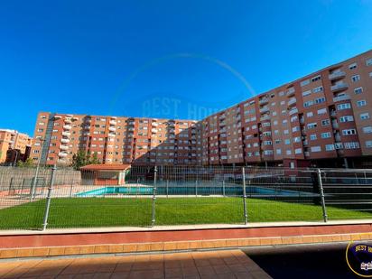 Vista exterior de Pis en venda en Cuenca Capital amb Calefacció, Jardí privat i Terrassa