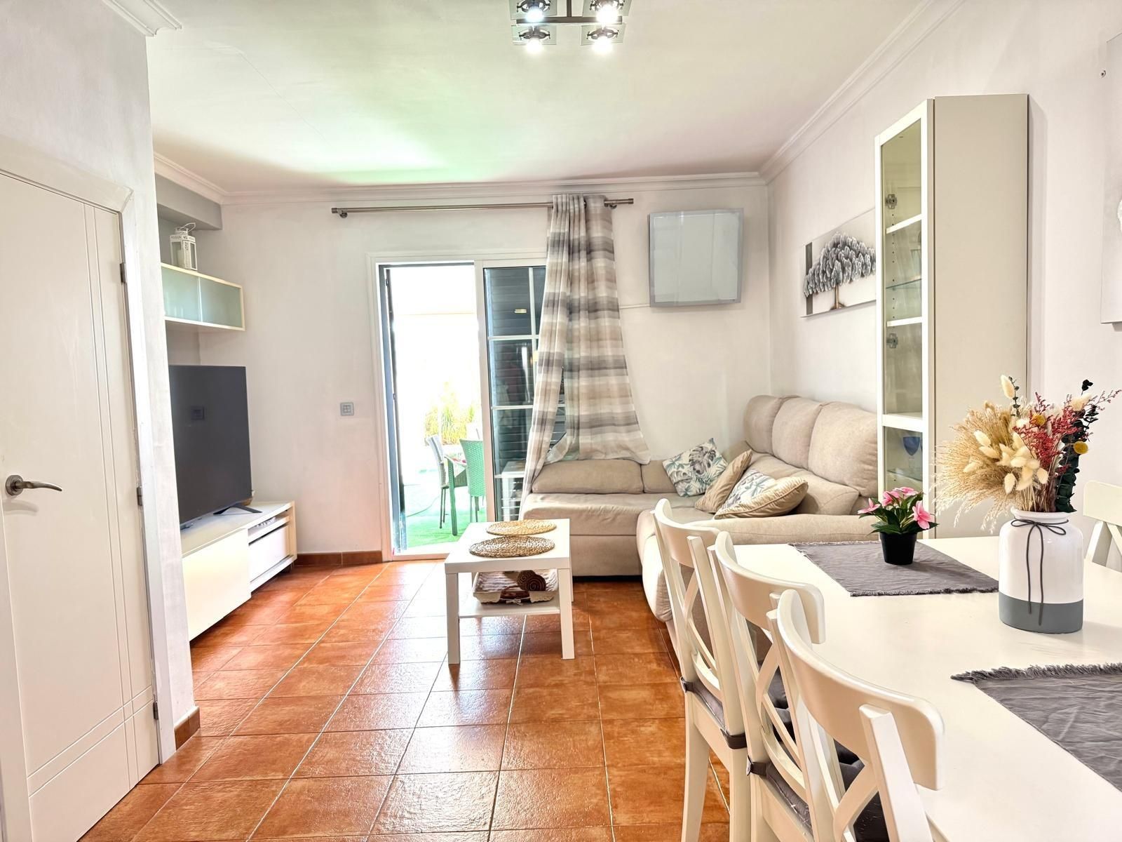 Sala d'estar de Casa adosada en venda en Algeciras