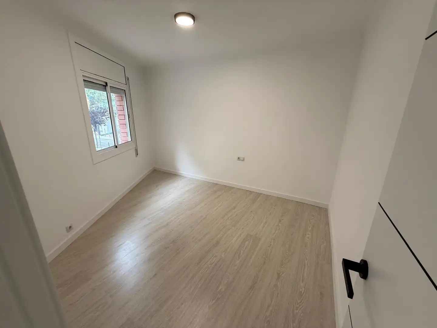 Bedroom of Flat for sale in L'Hospitalet de Llobregat  with Alarm