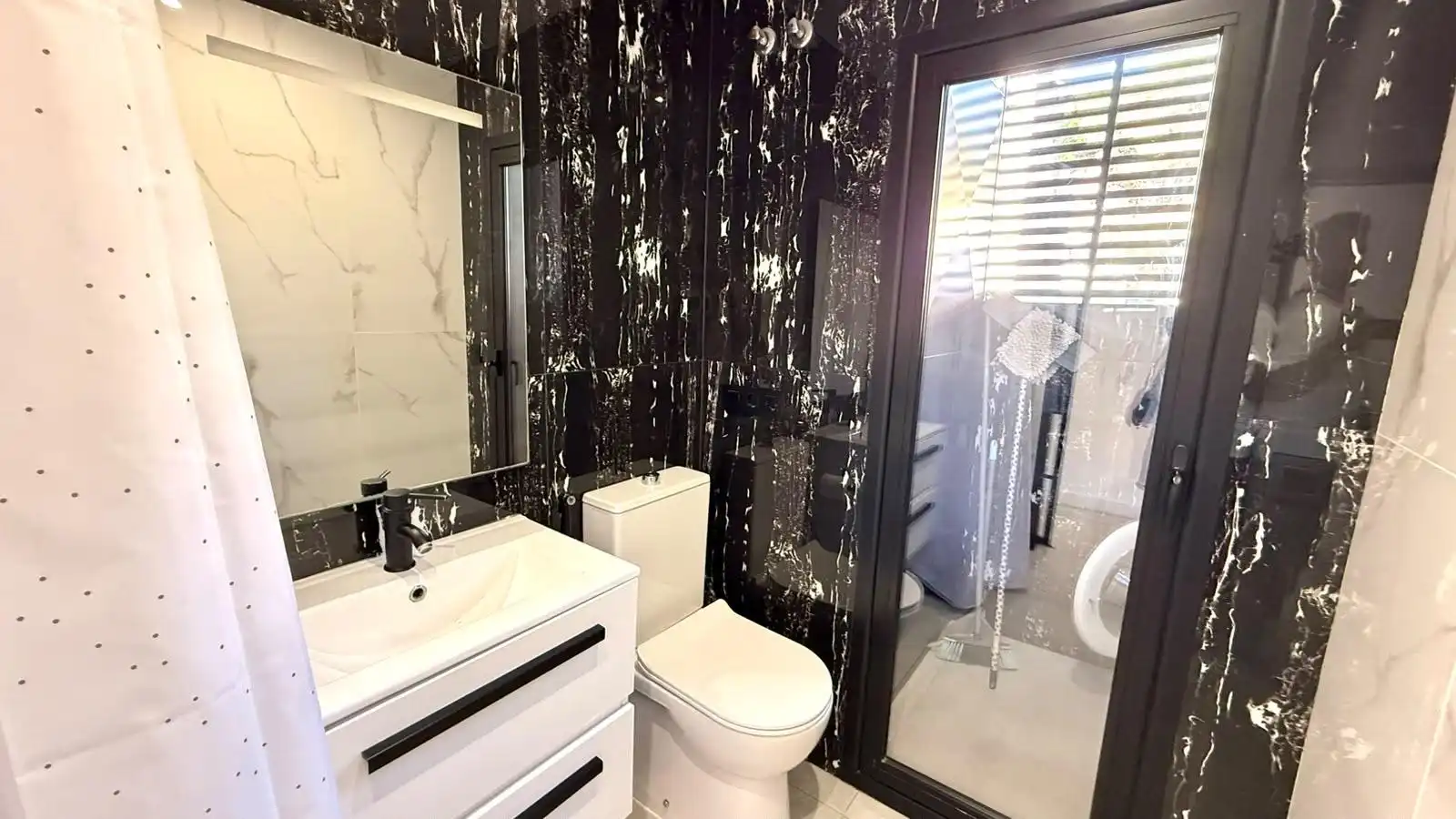 Badezimmer von Loft zur Miete in Alicante / Alacant mit Klimaanlage, Heizung und Terrasse