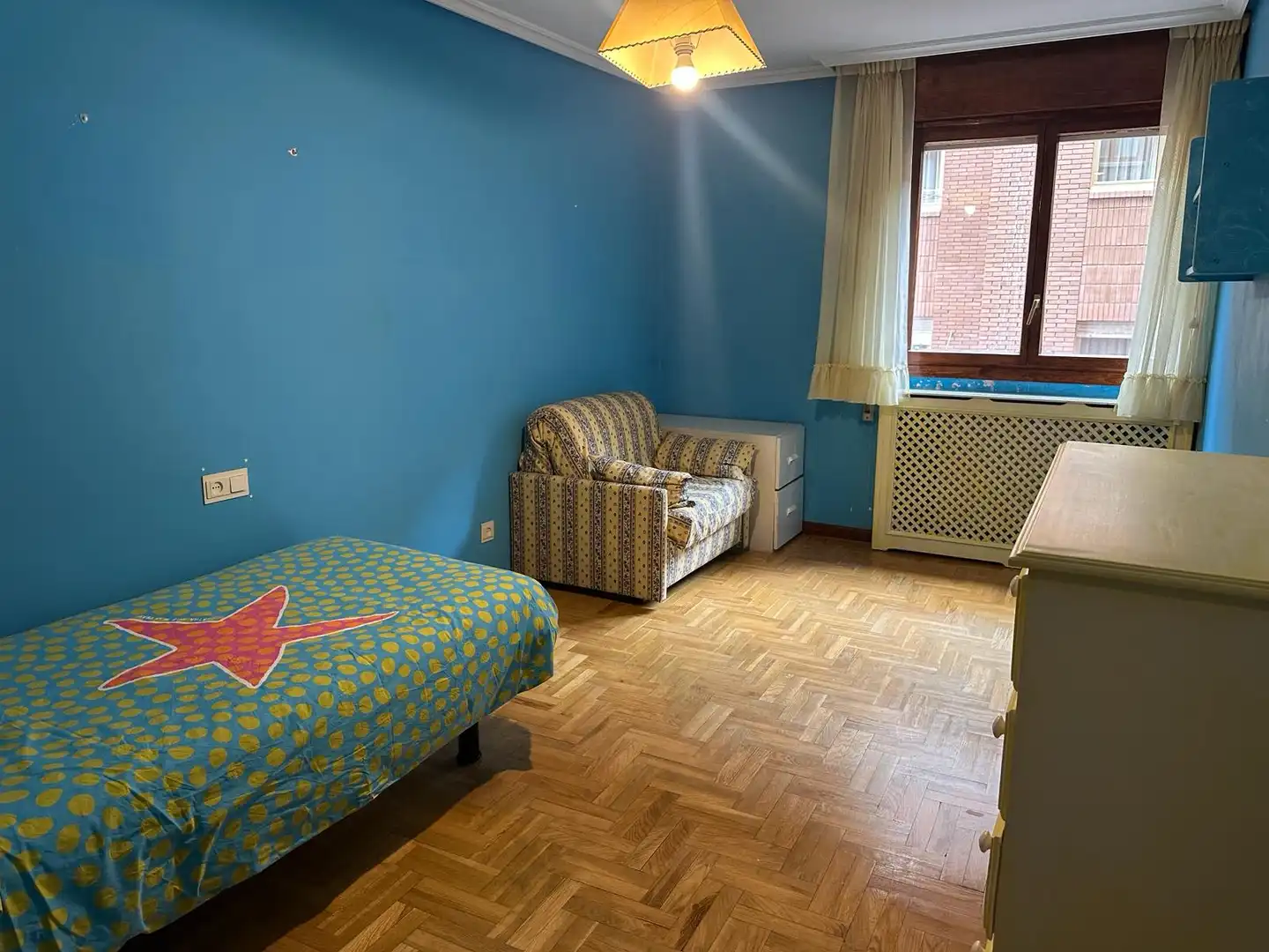 Bedroom of Flat for rent in Avilés  with Heating, Parquet flooring and Storage room