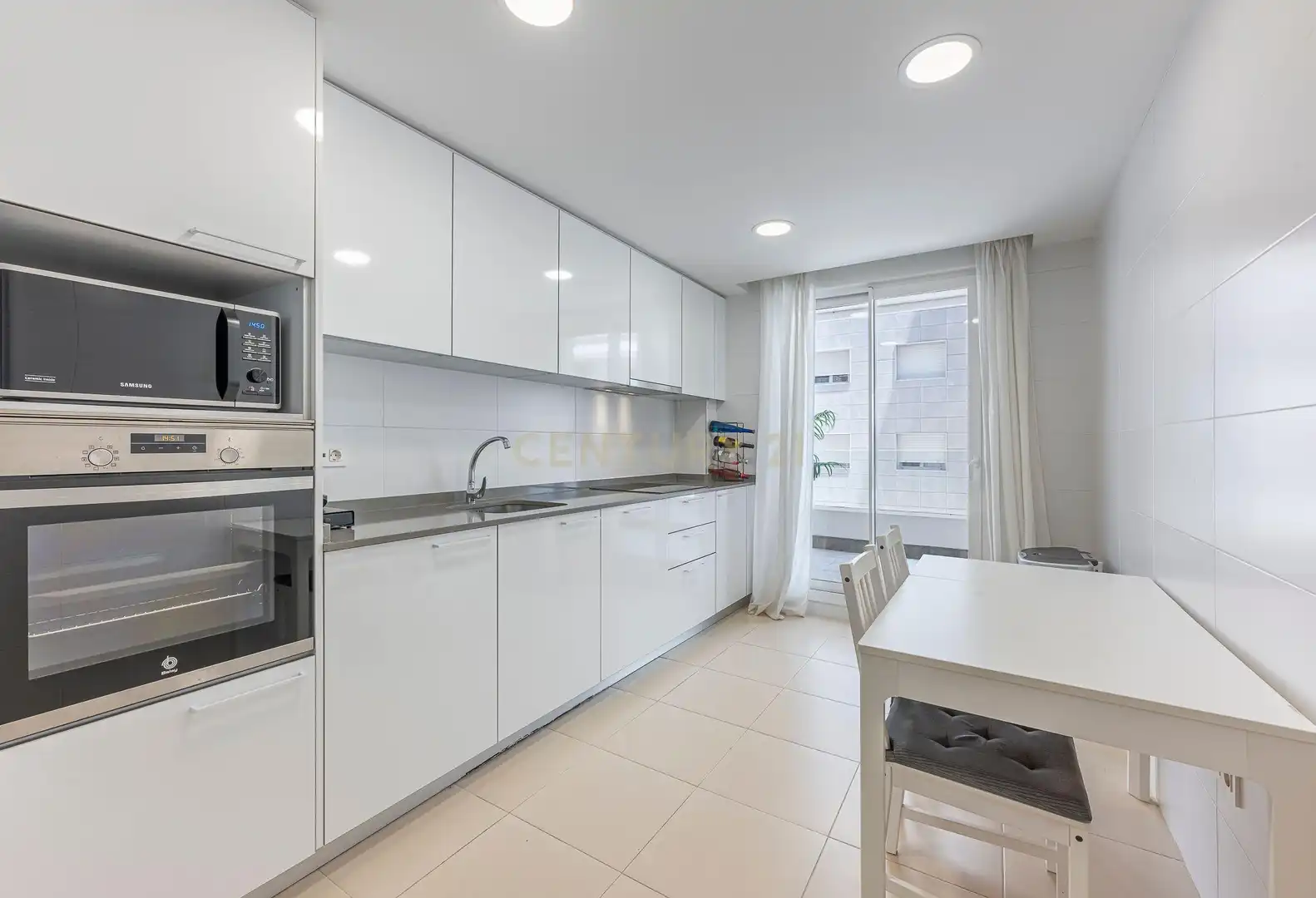 Cuina de Apartament en venda en Marbella amb Aire condicionat, Traster i Forn