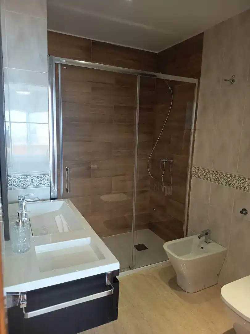 Bany de Apartament de lloguer en Águilas amb Aire condicionat, Moblat i Balcó