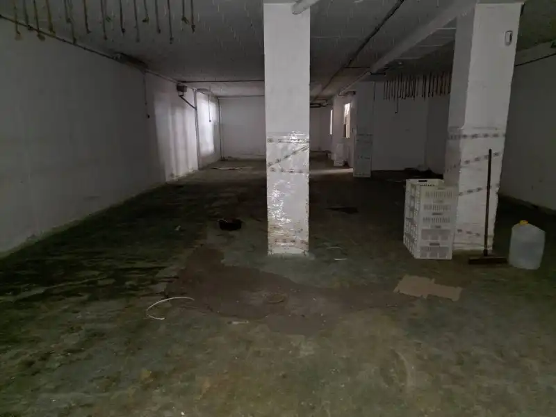 Local en venta en Baños de Montemayor