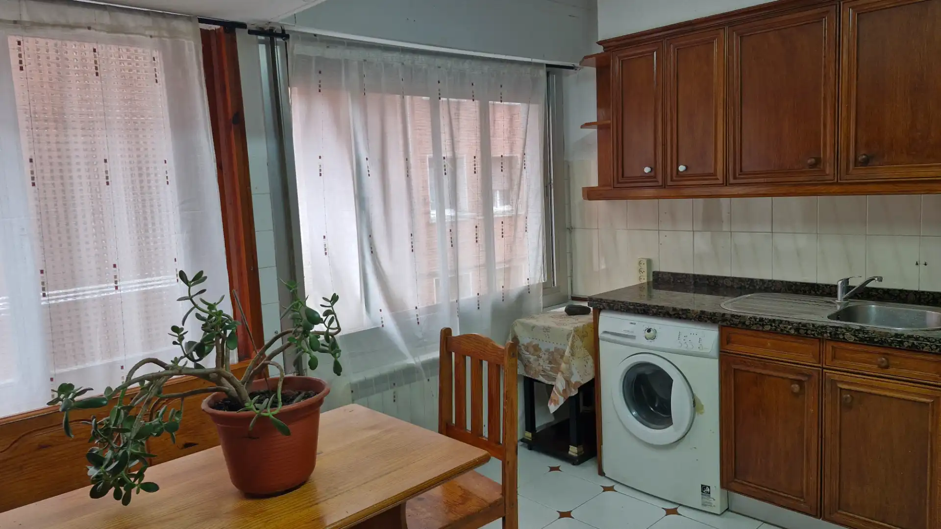 Cuina de Pis en venda en Bilbao  amb Calefacció, Parquet i Moblat