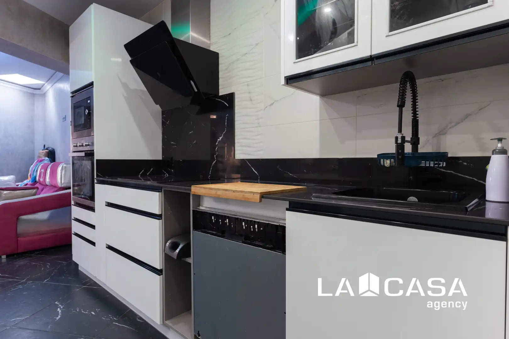 Kitchen of Houses for sale in Dos Hermanas  with Air Conditioner, Terrace and Storage room