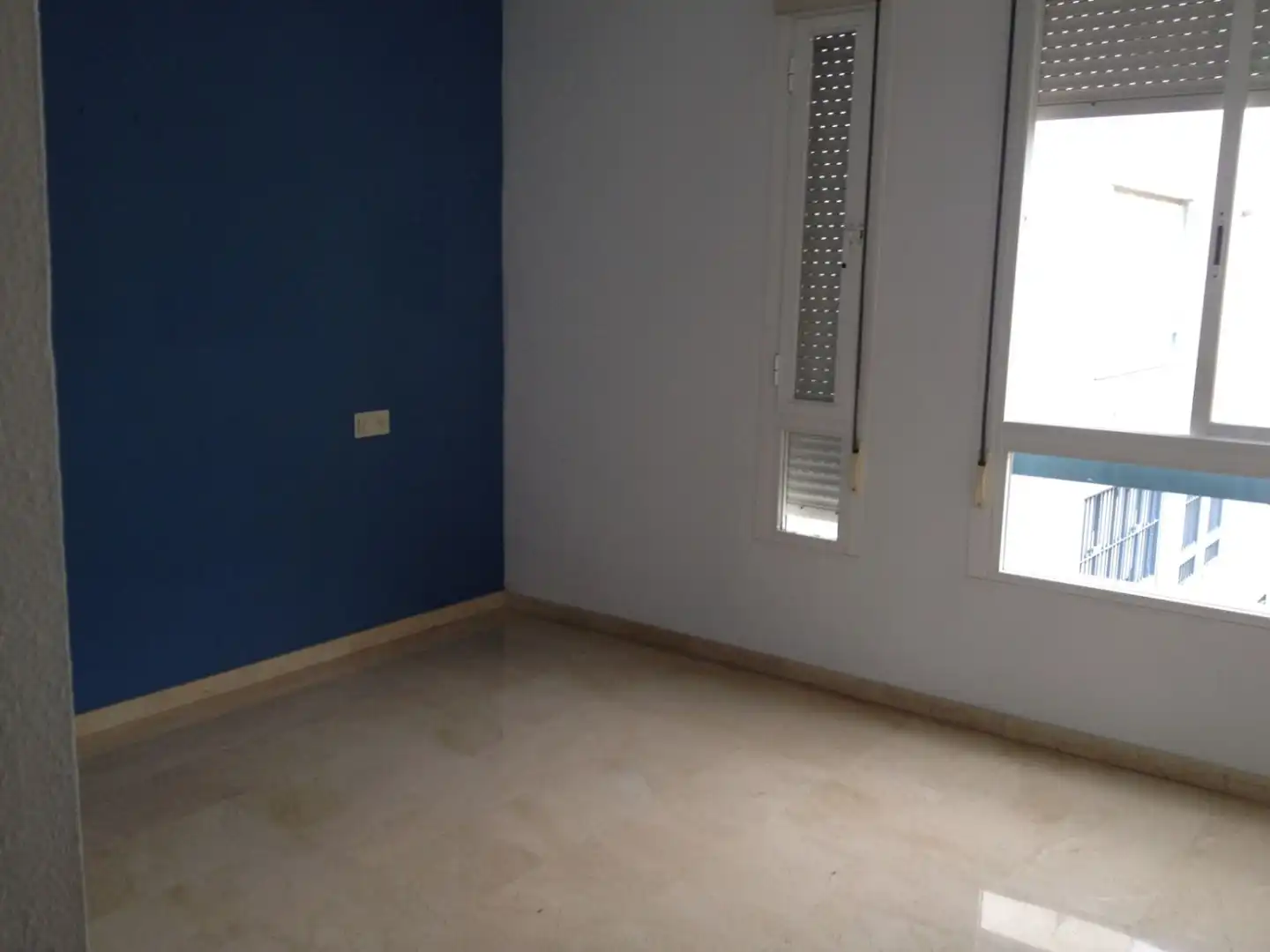 Schlafzimmer von Wohnung zur Miete in Sevilla mit Klimaanlage und Heizung