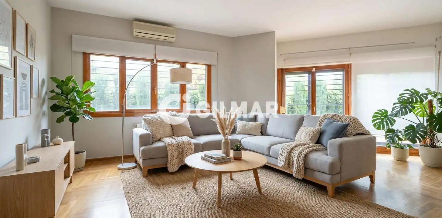 Sala d'estar de Casa o xalet en venda en Madrid amb Calefacció, Jardí privat i Piscina