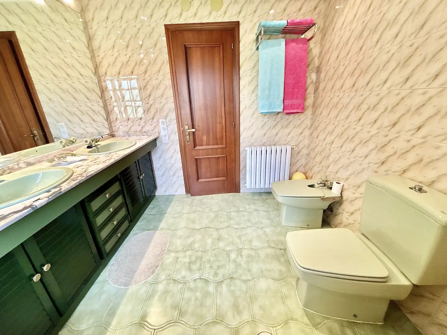 Bathroom of Houses for sale in Sariego  with Heating, Private garden and Parquet flooring