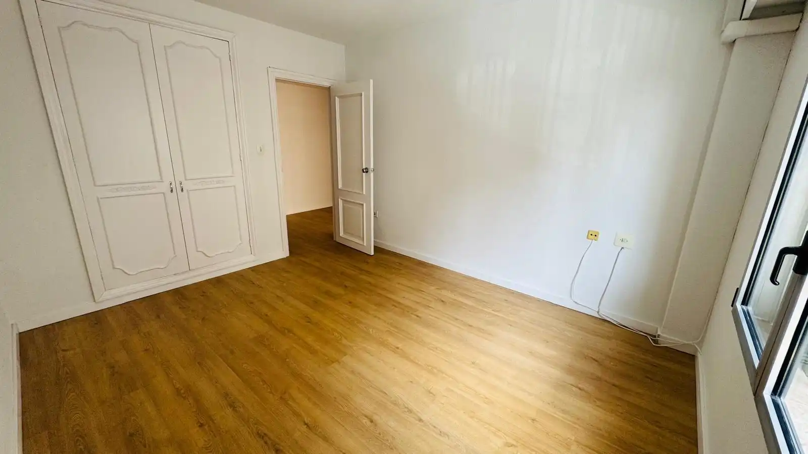 Bedroom of Flat for rent in Valencia  with Air Conditioner, Parquet flooring and Terrace