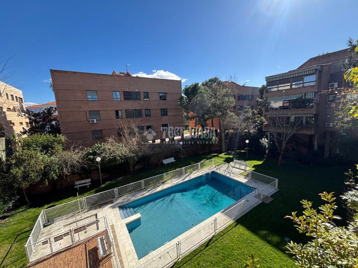 Piso de alquiler en C. de Arturo Soria, Colina, Ciudad Lineal