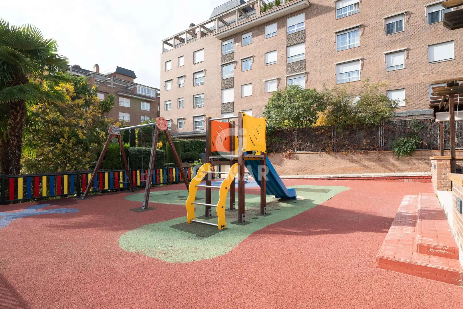 Vista exterior de Planta baja en venta en San Sebastián de los Reyes con Terraza, Trastero y Piscina