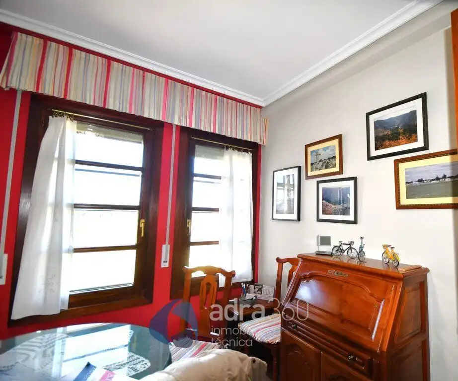 Habitación de Casa adosada en venta en Lardero con Calefacción, Terraza y Trastero