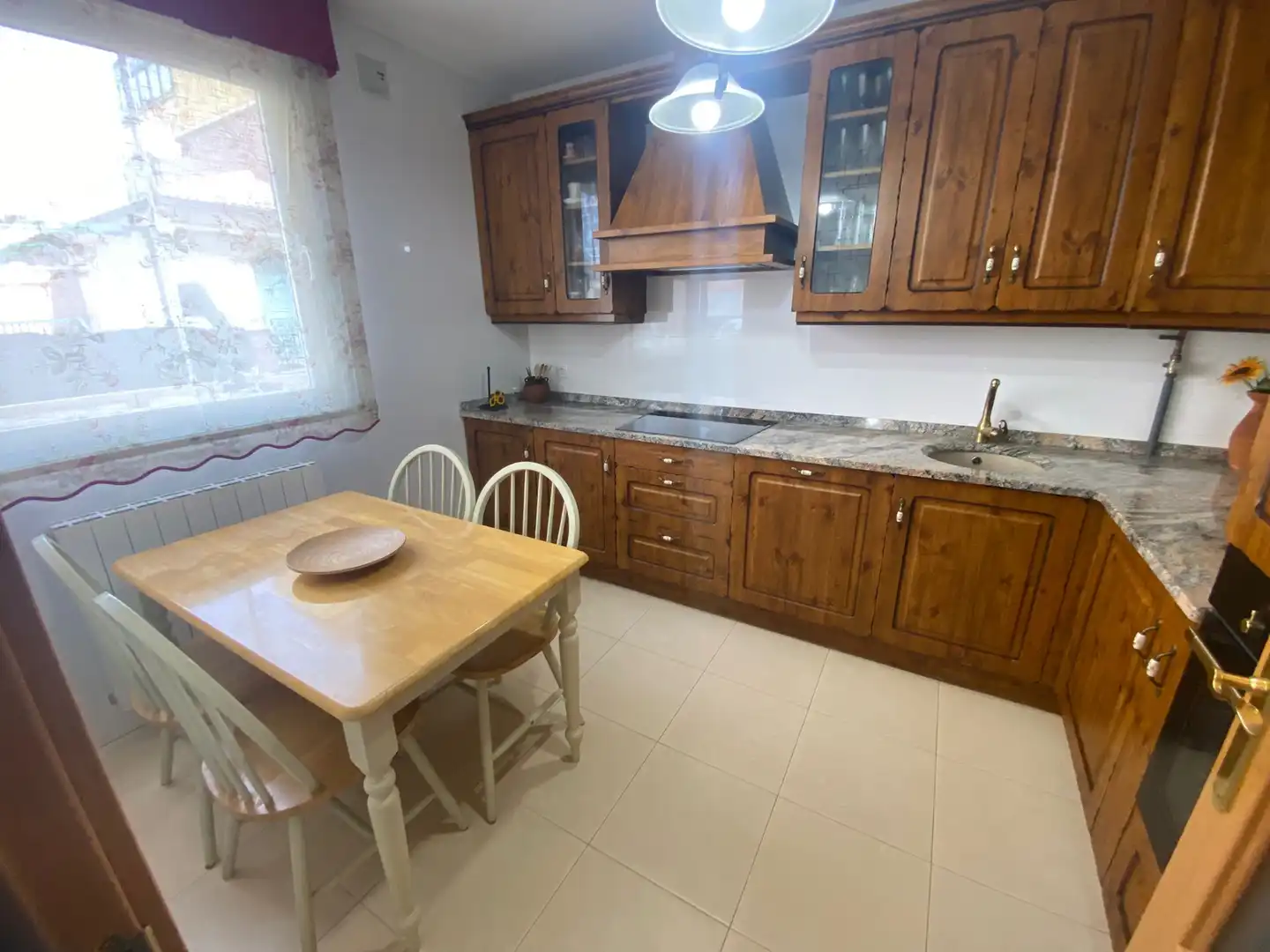 Küche von Haus oder Chalet zum Verkauf in Burgos mit Heizung, Privatgarten und Parkett