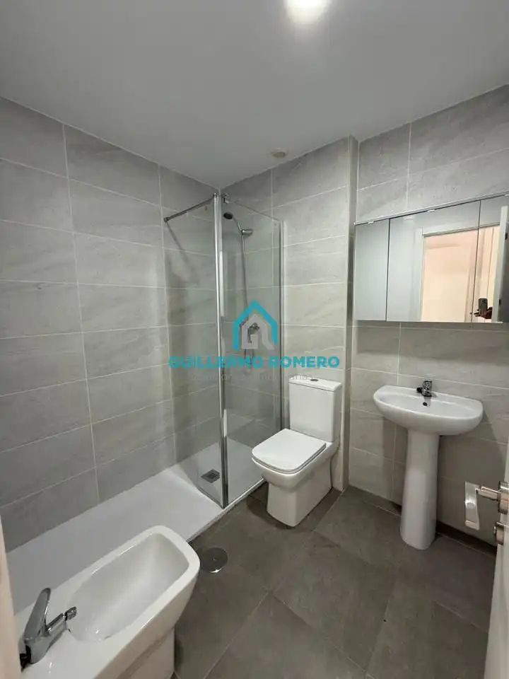Bathroom of Flat for rent in Gines  with Air Conditioner and Terrace