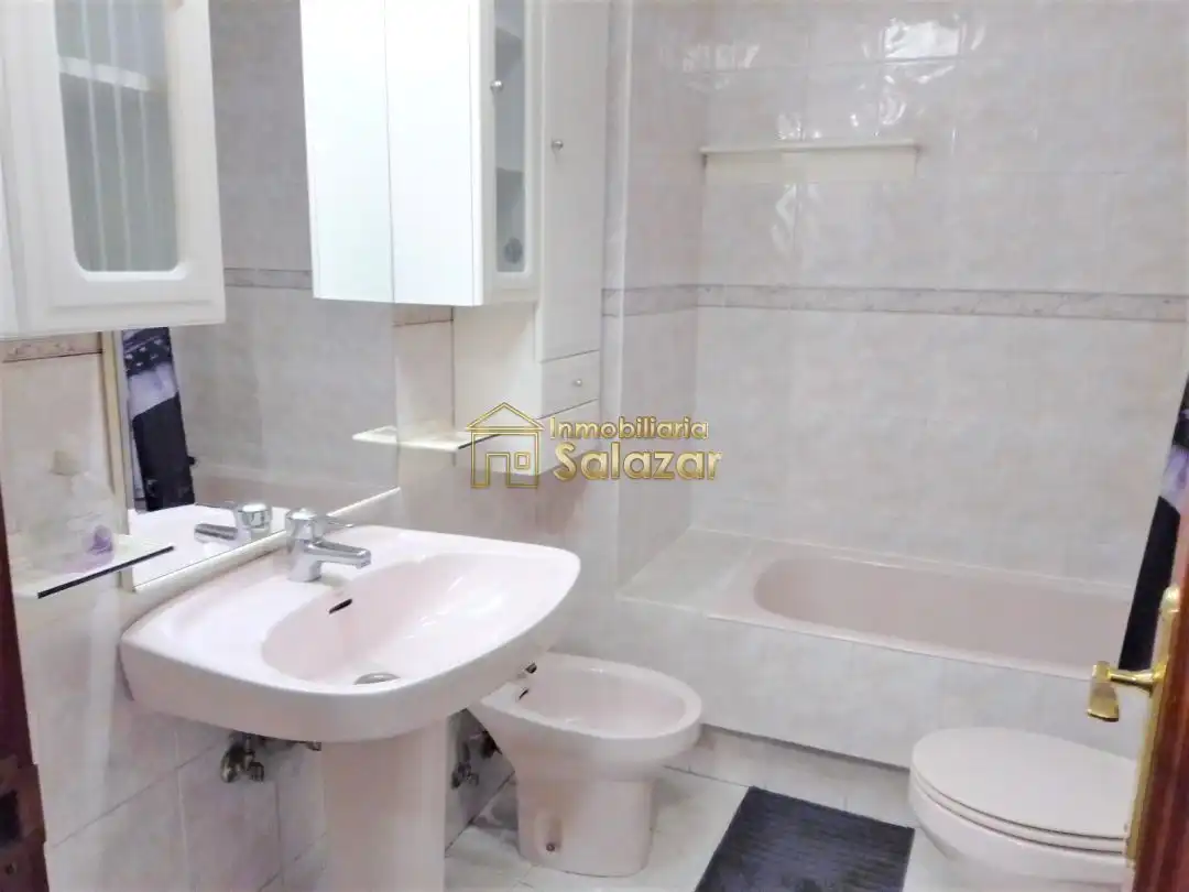 Baño de Piso en venta en Santurtzi  con Calefacción, Terraza y Trastero