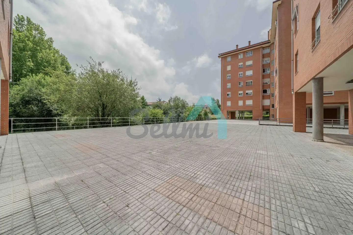Parking of Flat for rent in Oviedo   with Heating, Parquet flooring and Furnished