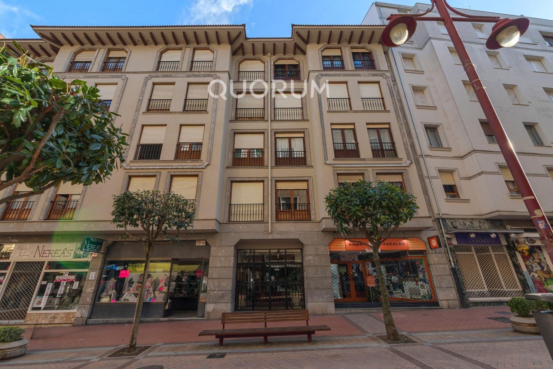 Außenansicht von Wohnung zum Verkauf in Barakaldo  mit Möbliert