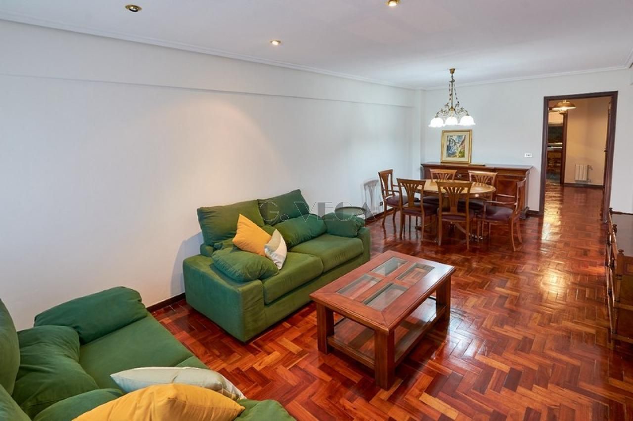 Living room of Flat to rent in Vigo   with Heating, Parquet flooring and Terrace