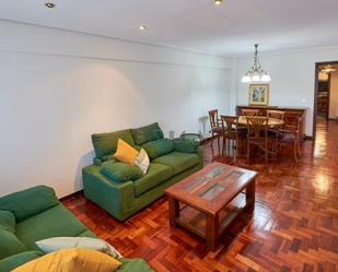 Living room of Flat to rent in Vigo   with Heating, Parquet flooring and Terrace