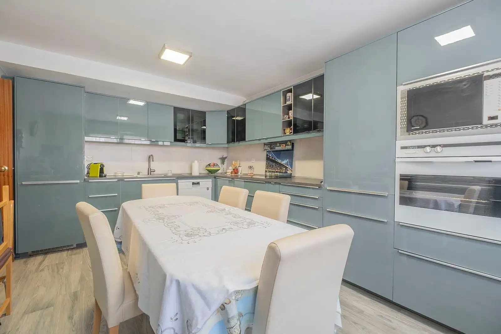 Cocina de Casa adosada en venta en Tres Cantos con Calefacción, Jardín privado y Parquet