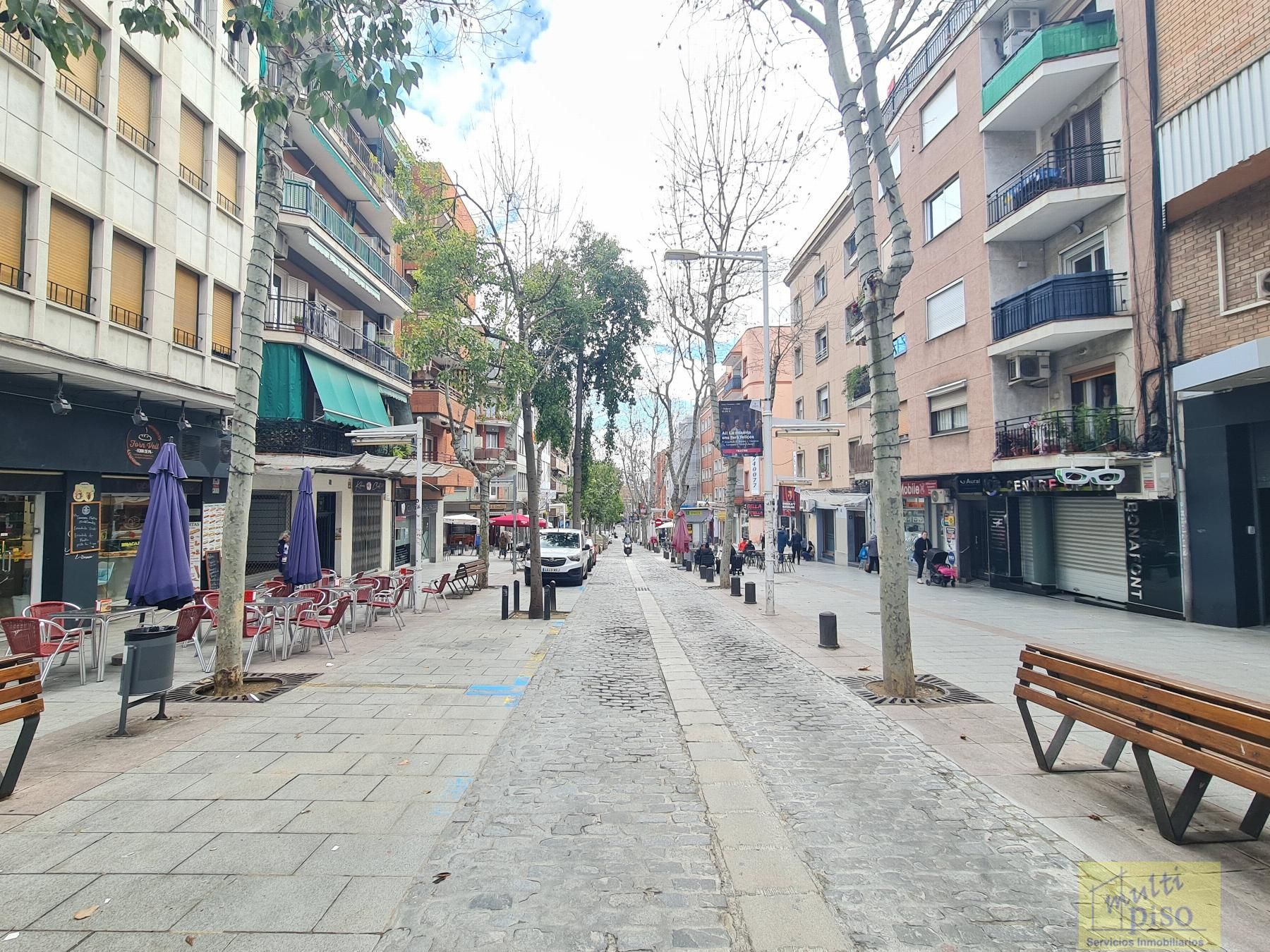 Vista exterior de Local en venta en Cornellà de Llobregat con Aire acondicionado y Terraza