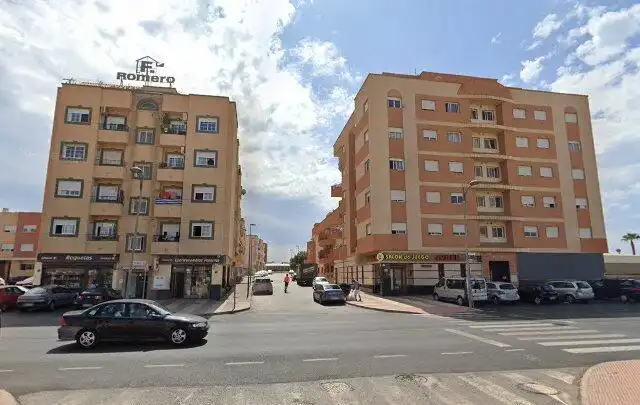 Vista exterior de Pis en venda en Roquetas de Mar