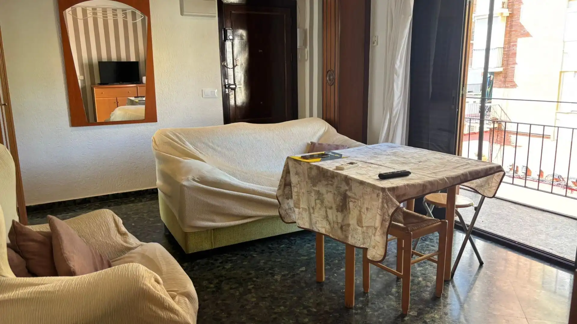 Room in Calle LOZOYA, El Plantinar – Avda. La Paz - El Juncal