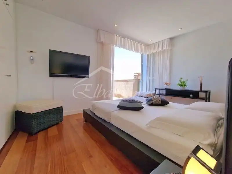 Dormitori de Casa o xalet en venda en Adeje amb Aire condicionat, Jardí privat i Terrassa