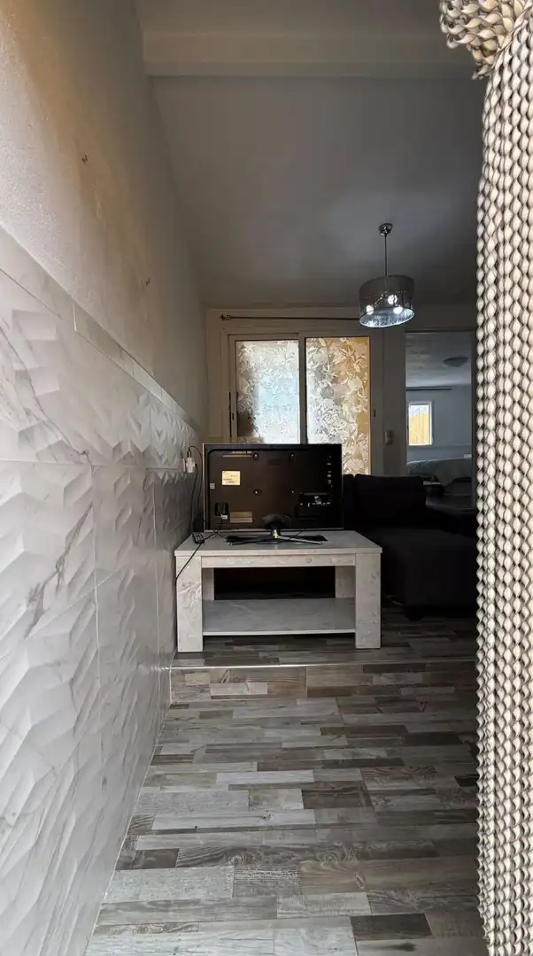 Sala d'estar de Casa adosada en venda en Cornellà de Llobregat amb Aire condicionat, Calefacció i Terrassa