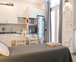 Bedroom of Study to share in  Madrid Capital  with Air Conditioner and Terrace