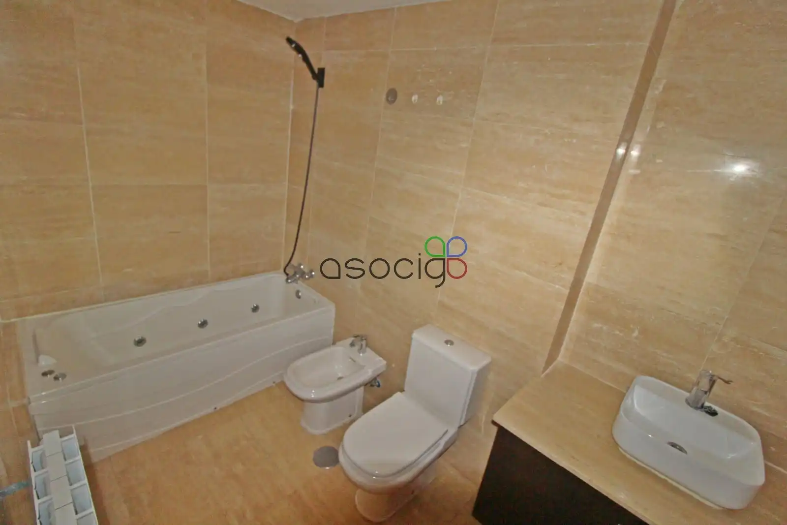 Bany de Pis en venda en Yebes amb Calefacció, Terrassa i Traster
