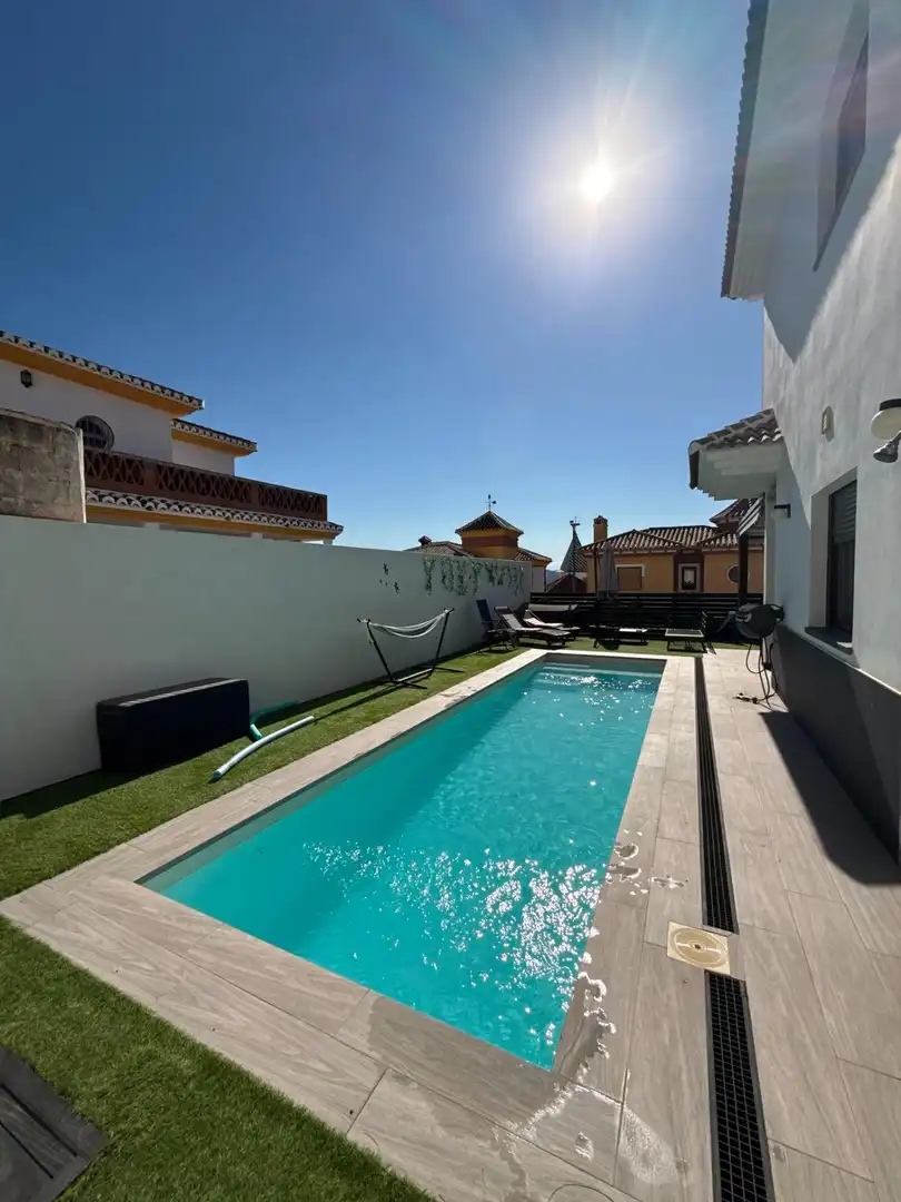 Piscina de Casa o chalet en venta en Málaga con Aire acondicionado, Calefacción y Jardín privado