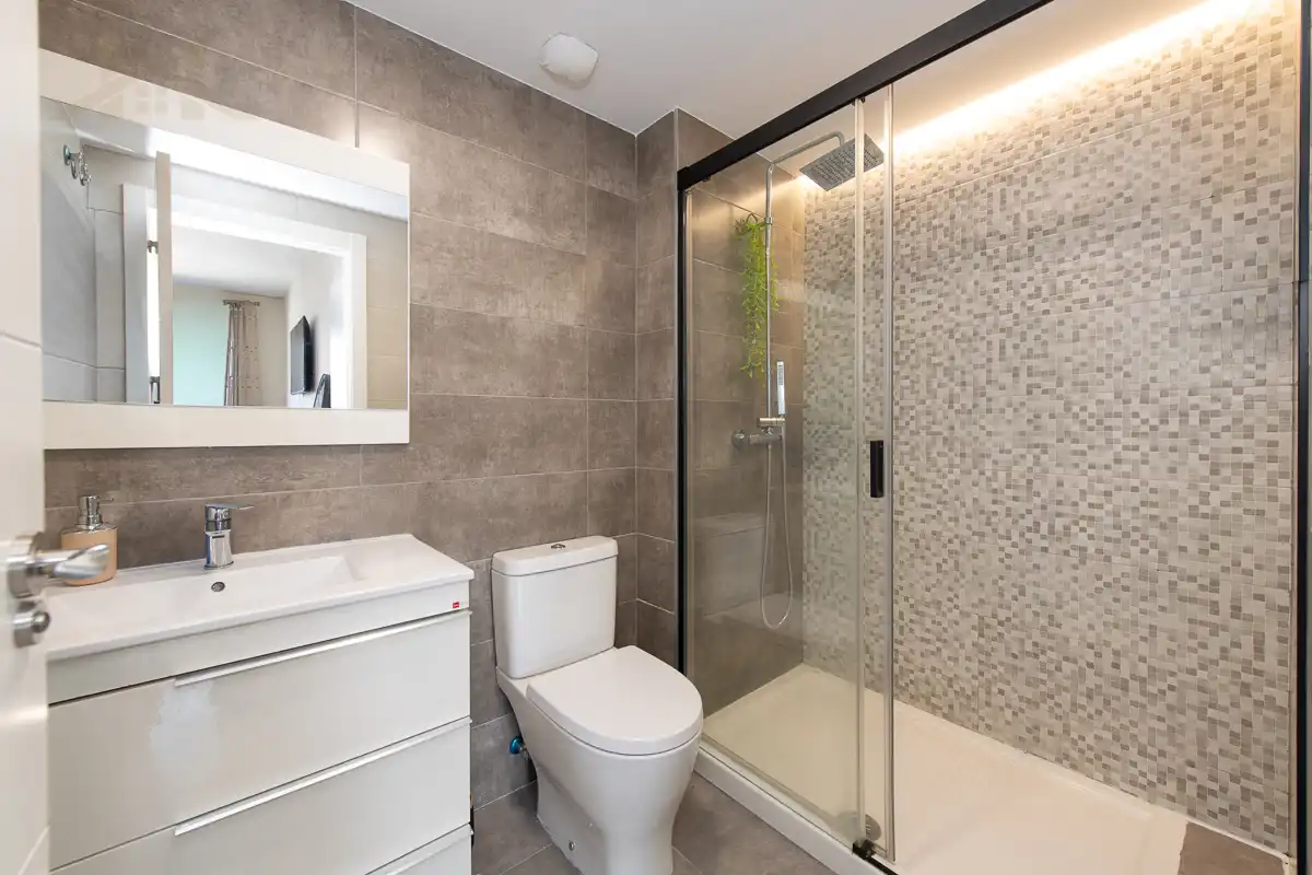 Badezimmer von Wohnung zum Verkauf in Arganda del Rey mit Klimaanlage, Heizung und Terrasse