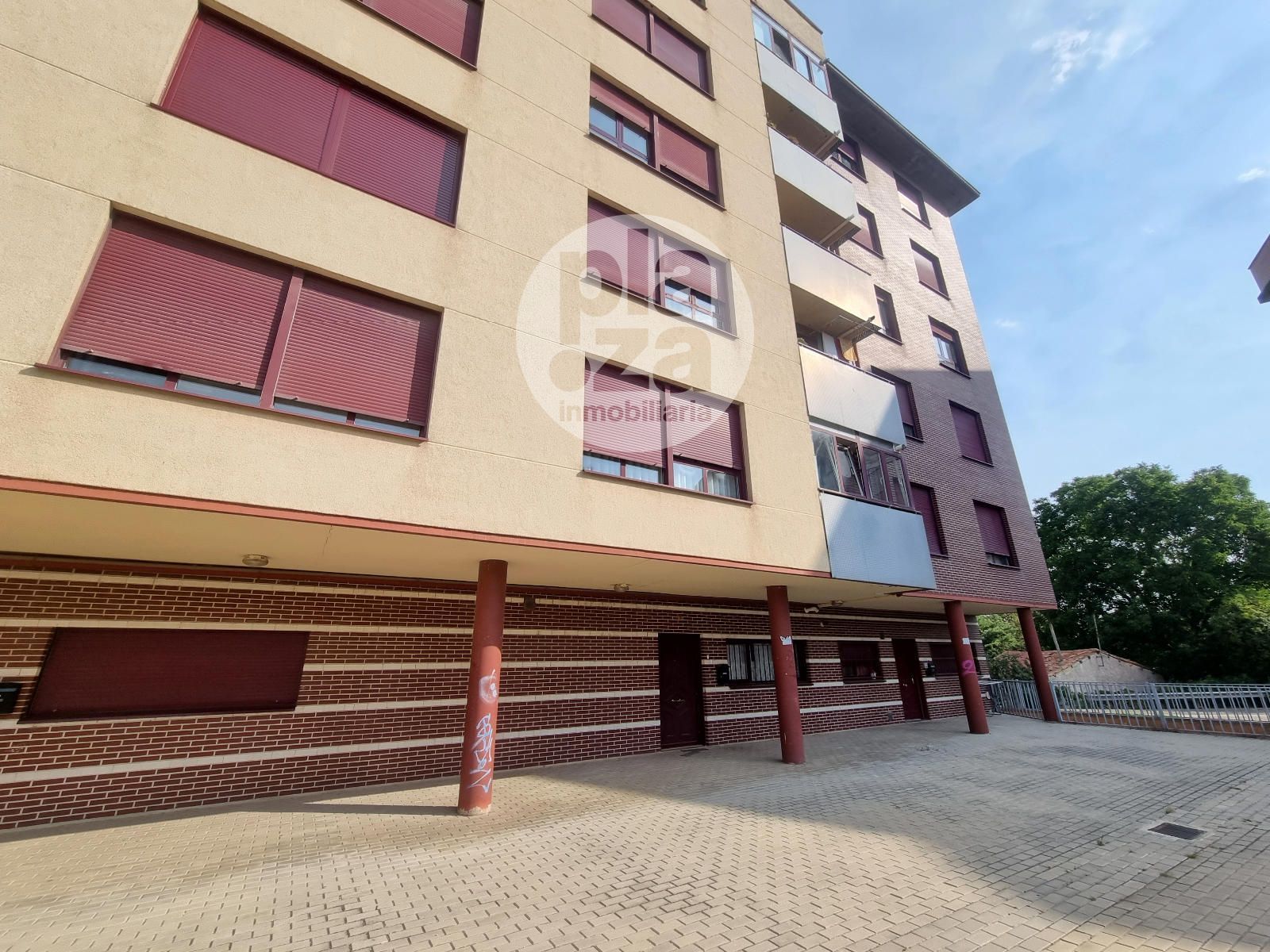 Vista exterior de Pis en venda en Burgos Capital amb Calefacció