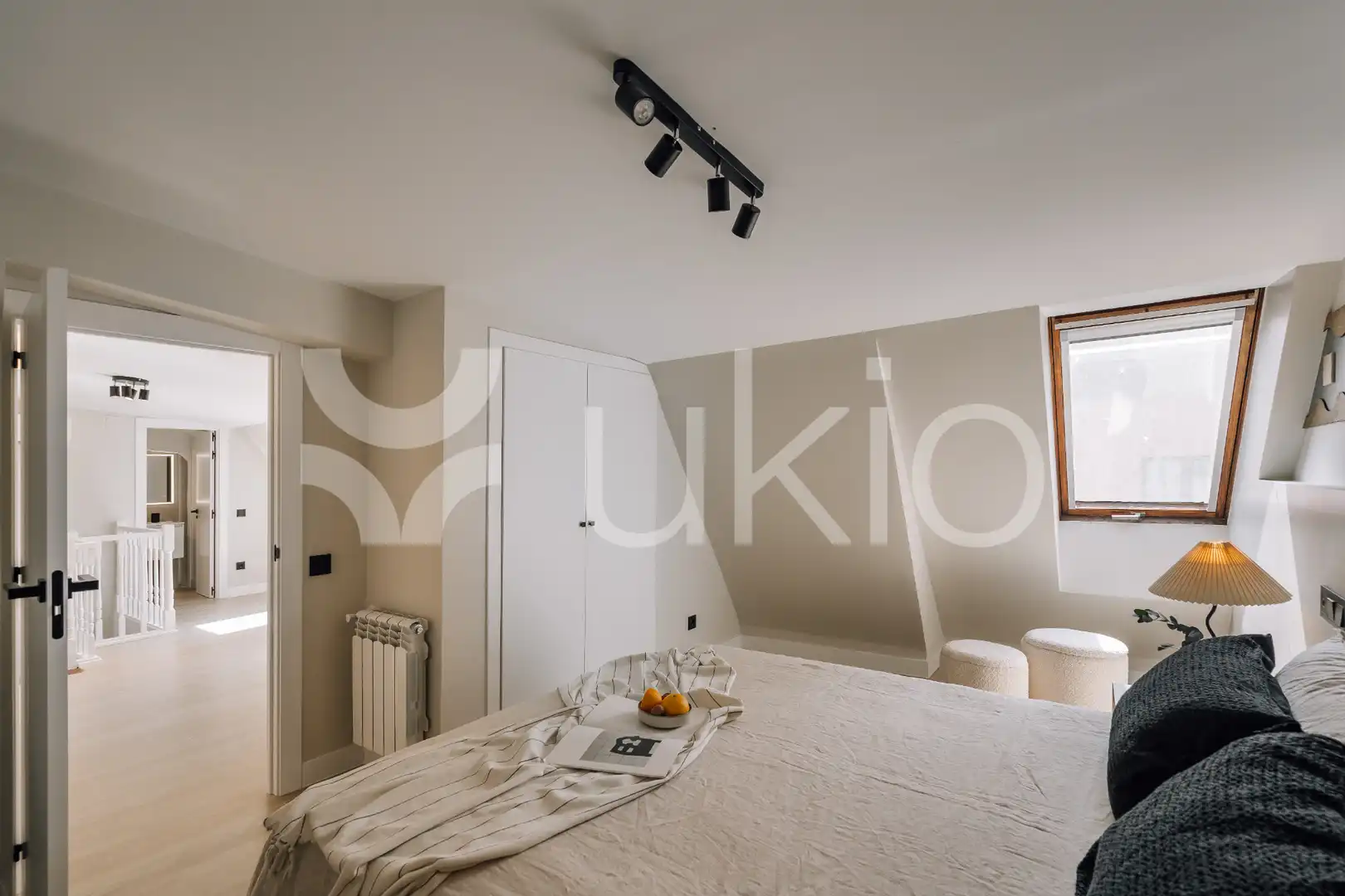 Habitación de Apartamento de alquiler en Madrid con Aire acondicionado, Calefacción y Amueblado