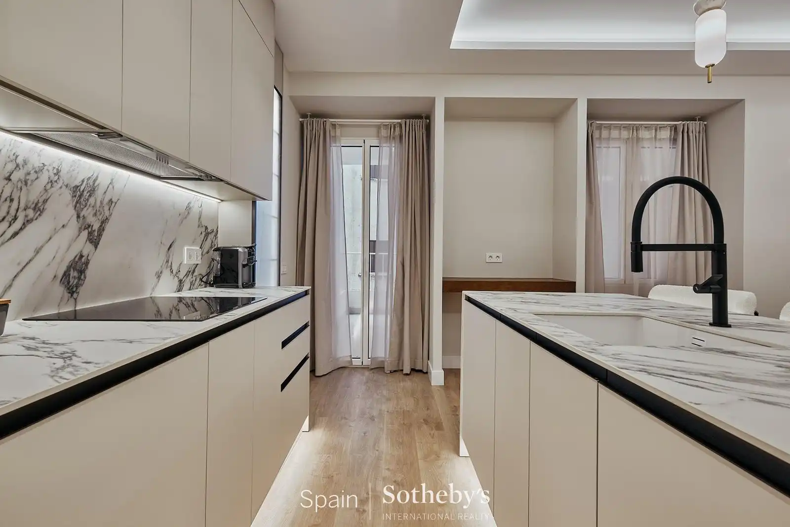 Cuina de Apartament en venda en Madrid amb Aire condicionat, Calefacció i Terrassa