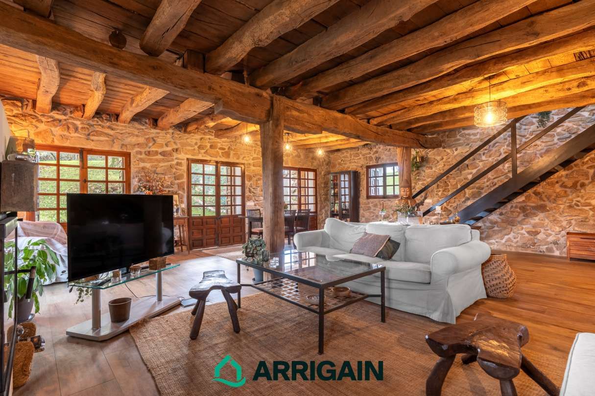 Sala d'estar de Casa o xalet en venda en Errenteria amb Calefacció, Jardí privat i Terrassa