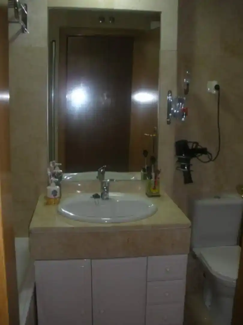 Baño de Piso en venta en Alcalá de Henares con Jardín privado, Piscina y Amueblado