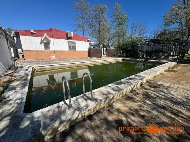 Piscina de Casa o xalet en venda en Carmona amb Aire condicionat, Calefacció i Piscina