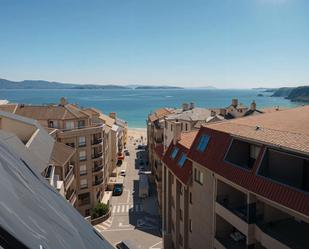 Vista exterior de Àtic en venda en Sanxenxo amb Parquet i Terrassa