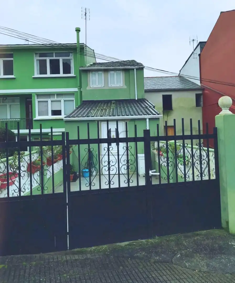 Vista exterior de Casa adosada en venda en Mañón amb Moblat i Balcó