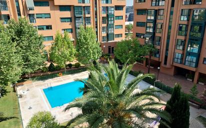 Swimming pool of Flat to rent in  Madrid Capital  with Air Conditioner, Heating and Storage room