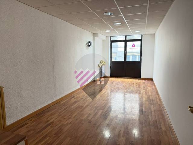 Local comercial en Alquiler en Carrer Callaueta en Centro